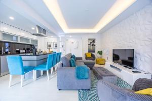 Funchal Center with Sea Views & Free Parking by YOUR KEY MADEIRA