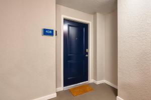 VCR4-408 3BR condo w Resort Access near universal