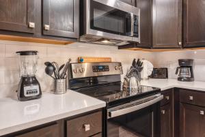VCR4-408 3BR condo w Resort Access near universal