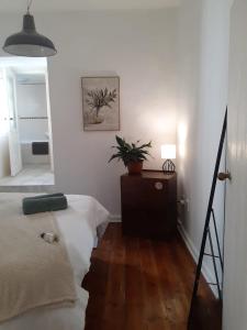 Historic 1 bedroom, garden cottage