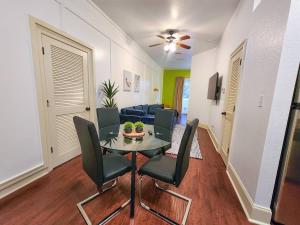 30A Signature King Suite with Parking, Pool & Balcony