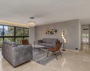 Apartamento con jacuzzi y discoteca, 3 habitaciones, poblado medellín