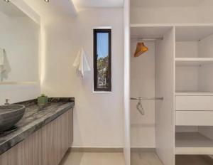 Apartamento con jacuzzi y discoteca, 3 habitaciones, poblado medellín