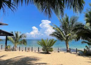 Infinity Beach Bungalows And Restaurant
