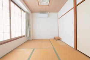 Jinbocho Station 3-minute walk 2 Japanese-style rooms, maisonette Maximum 6 people