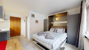 Studio with a swimming pool in Crans-Montana