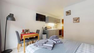 Studio with a swimming pool in Crans-Montana