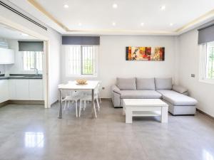 Your family home close to everything