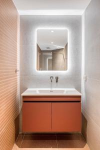 Elegant Apartment Just 100m from Neos Kosmos Metro