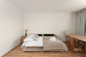 Osiedle Piastów 3-Bedroom Apartment by BookingHost