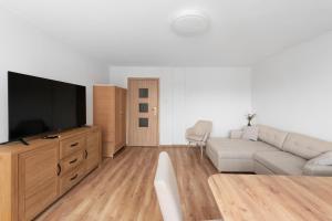 Osiedle Piastów 3-Bedroom Apartment by BookingHost