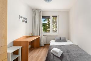 Osiedle Piastów 3-Bedroom Apartment by BookingHost