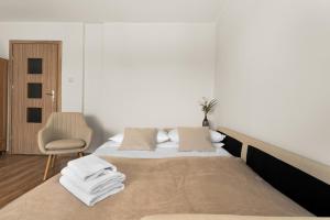 Osiedle Piastów 3-Bedroom Apartment by BookingHost