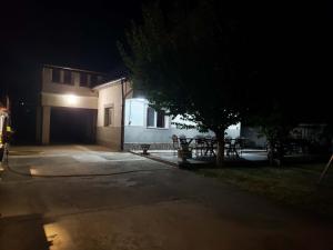 La bătrânu