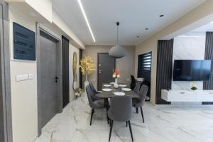 Elysium Luxury Apartment with Jacuzzi