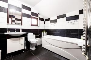 ATTRACTIVE HOUSE - 2-Level Home - 2BR, 2 Baths, Big Terrace, Private 3-Car Yard Parking - by RealTrust