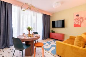 Design Coast Gdańsk Apartment with Parking by Noclegi Renters