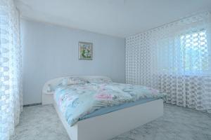 Villa Evita – Vintage House with Pool in Pohorje - Happy Rentals