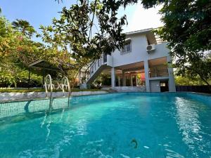 StayLeisurely ONA Villa with Private Pool, Pawna Lake