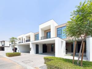 Stylish 3BR Family Townhouse in Arabian Ranches 3