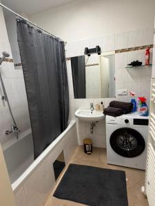 Cozy Apartments in Central Location with Free Parking