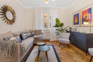 LAM Modern Art Apartment - AC - Free Parking