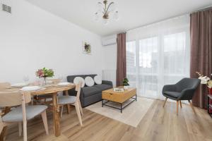 Elegant Apartment in Cracow with Balcony and Air Conditioning by Noclegi Renters