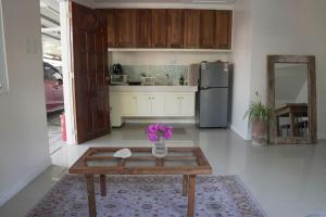2BR Simple Budget Homestay, beach, parking, Wi-Fi
