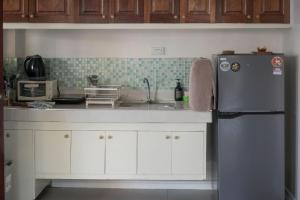 2BR Simple Budget Homestay, beach, parking, Wi-Fi
