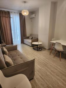 SOLIS Residence,Fleur Apartments