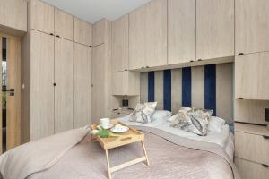 Przestronny Apartament z Ogrodem i Parkingiem by Noclegi Renters