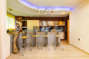 2BR with Terrace by the Small Basilica & Old Town by Flat Manаger