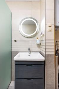 2BR with Terrace by the Small Basilica & Old Town by Flat Manаger