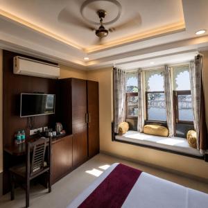 Mannat Udaipur Lakeview Boutique