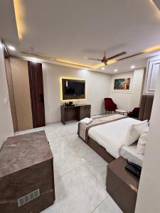 Leaf 9 Imperial, Subhash Nagar, Pacific Mall