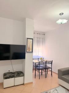 Eris Beach Apartment, 1 minute walk to beach