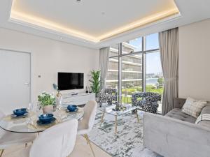 Upscale Palm Living Accor Hotel Access-01