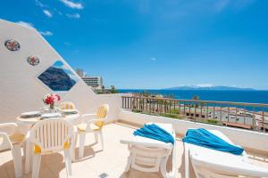Bright 1BR Apartment with Pool & Ocean Views