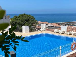 Bright 1BR Apartment with Pool & Ocean Views