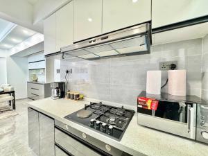 M&E Luxury Suites, Kilimani - 2-Bedroom Fully-Furnished Apartment