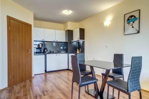 Panoramic Mountain Views 1BD Apartment by Flаt Mаnаgеr