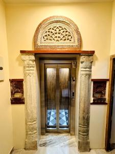 Diwan-E-Khas 2