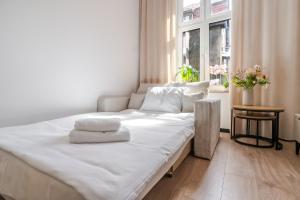 Słowackiego Chic Apartment by BookingHost