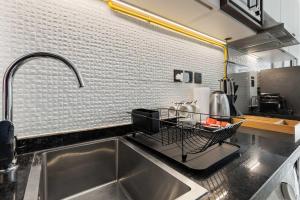 Studio Retreat with Pool Tennis Padel & BBQ