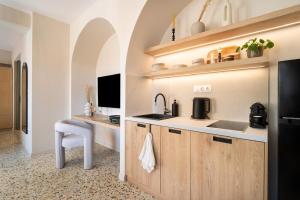 Earthy & Warm Apartment Heart of Psirri