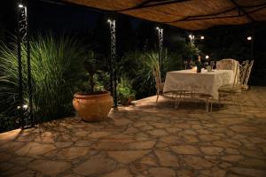 Winter Belgrade Villa & Apartments - Private Estate & Pool - Garden & Yard - Taverna - BBQ - Free Parking