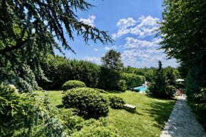 Belgrade Villa & Apartments - Private Estate & Pool - Garden & Yard - BBQ - Free Parking