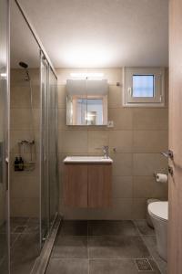 Bright Apartment with Spacious Balcony in Pagkrati