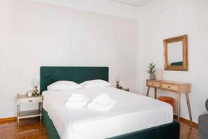 Bright Apartment with Spacious Balcony in Pagkrati