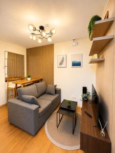 Davao Condo 2BR at Seawind With Netflix Fast Wi-Fi & Backup Wifi Near Airport and & Samal Island Ferry
